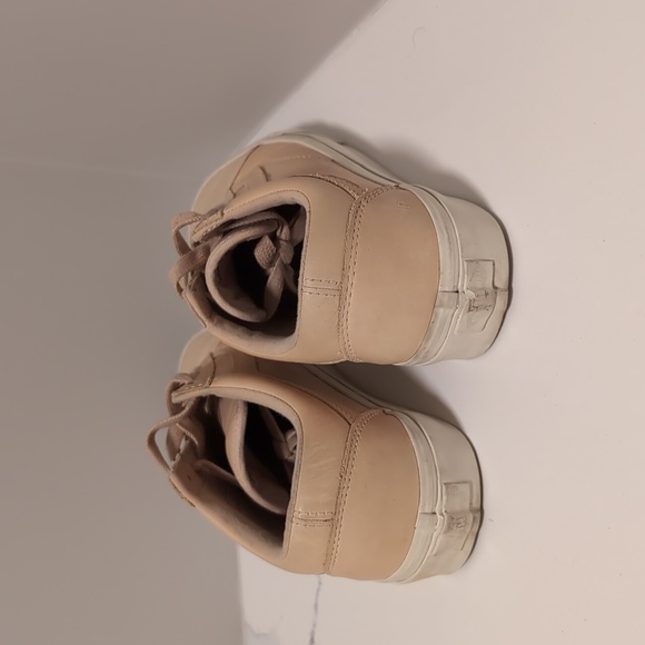 Vans - Picture 3 of 4